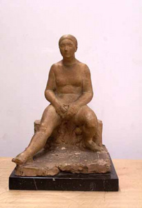 Escultura - Nu femení assegut -
