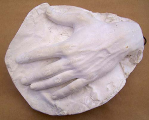 Escultura - Emmotllat de la mà de l’escultor Joan Rebull Torroja -